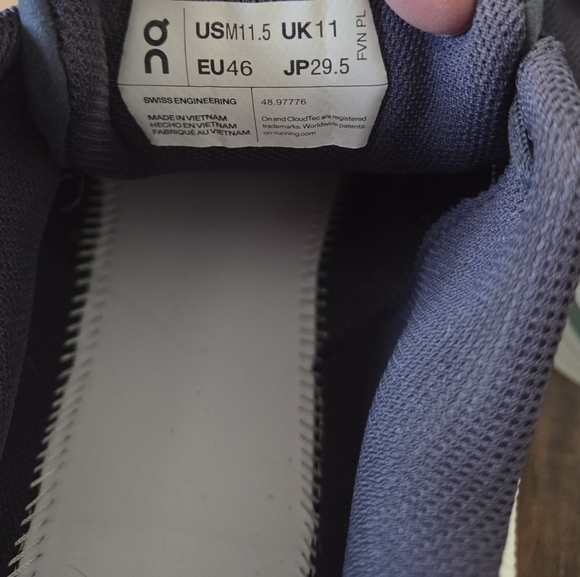 On The Rodger Sneakers - Picture 7 of 8